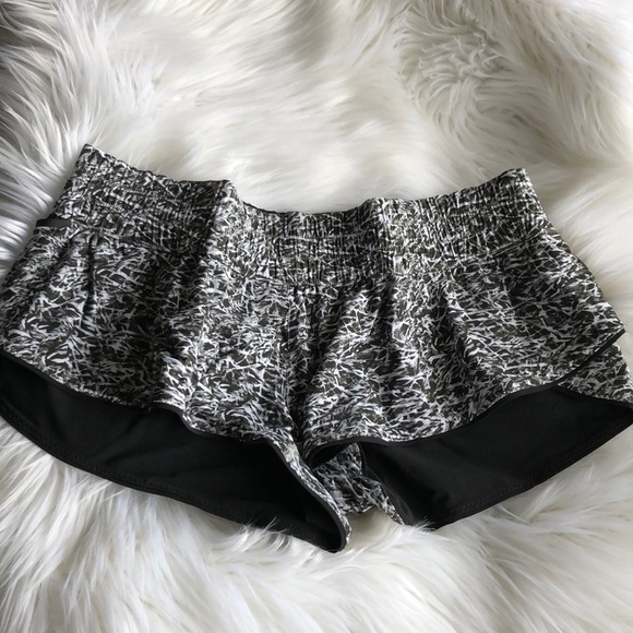 NWT REVERSIBLE LULULEMON  Surf Short - Picture 2 of 8